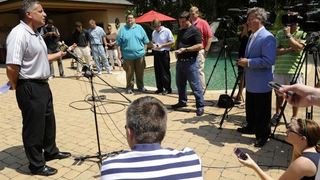 Bruce Pearl Hosts BBQ To Address NCAA Sanctions For BBQ He Once Hosted
